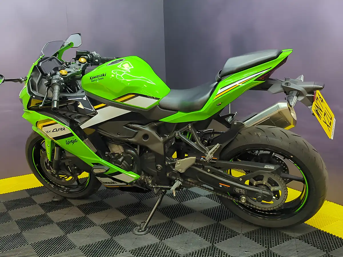 Used 2024 Kawasaki Ninja ZX-4RR Green - Interior and Exterior details 8