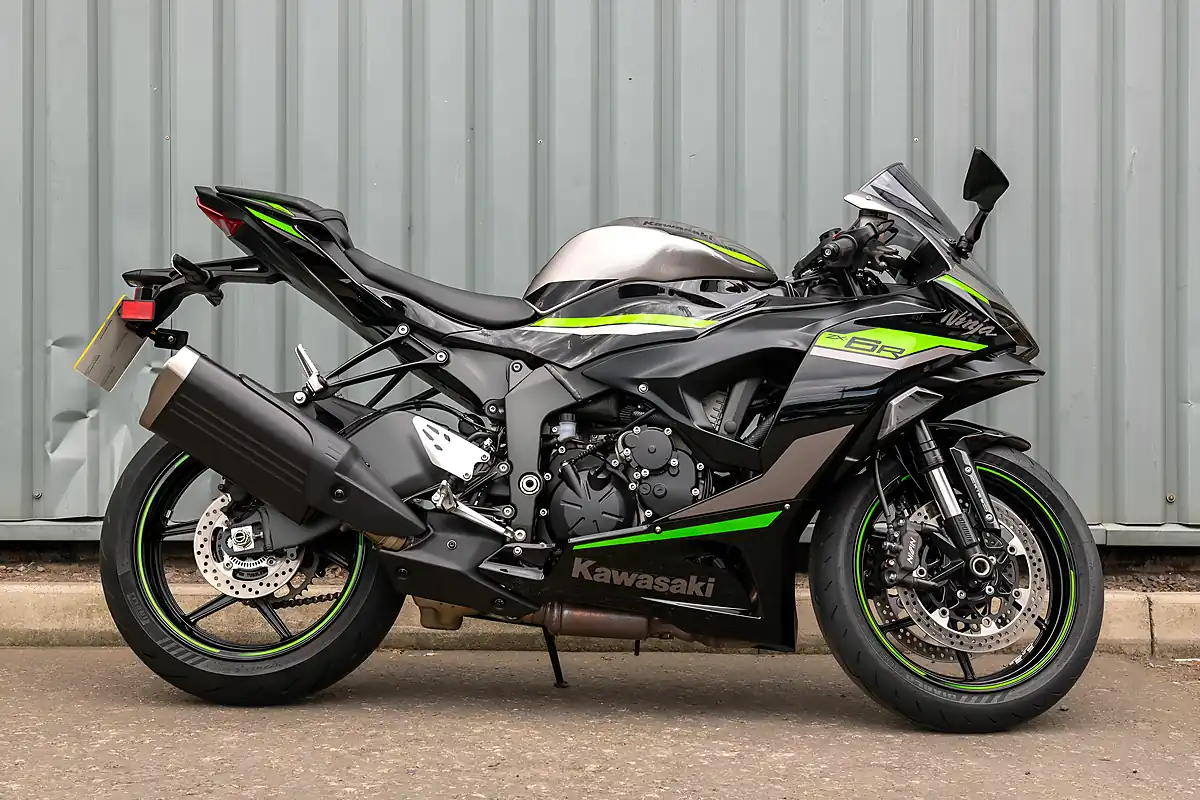 Used 2024 Kawasaki Ninja ZX-6R Grey - Front View