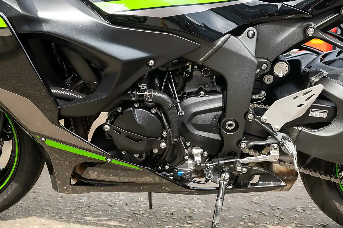 Used 2024 Kawasaki Ninja ZX-6R Grey - Interior and Exterior details 11