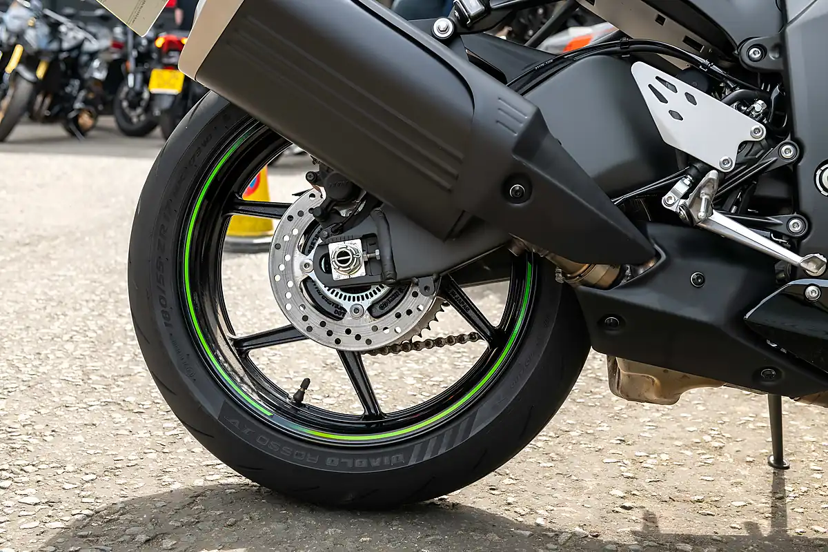 Used 2024 Kawasaki Ninja ZX-6R Grey - Interior and Exterior details 15