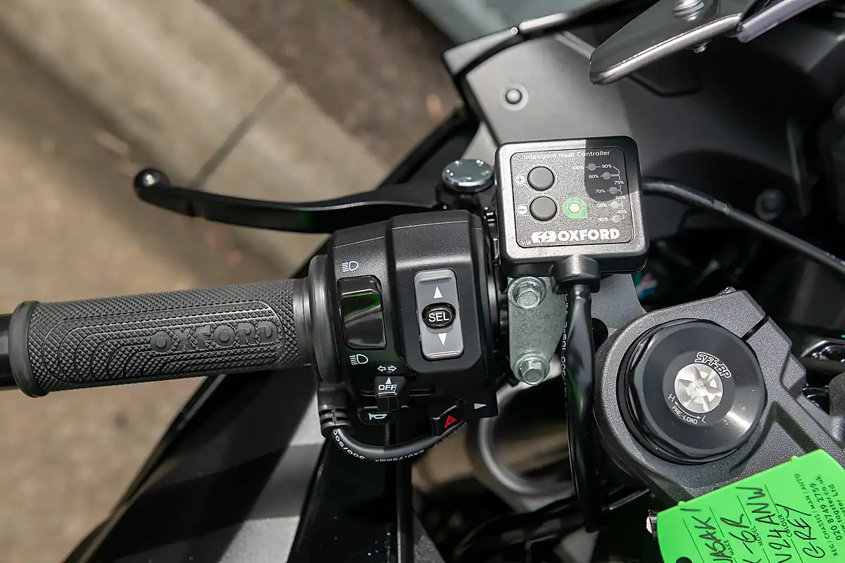 Used 2024 Kawasaki Ninja ZX-6R Grey - Interior and Exterior details 16