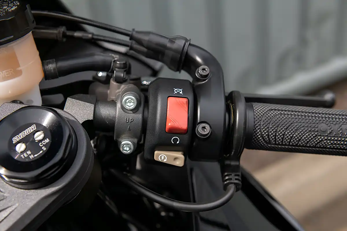 Used 2024 Kawasaki Ninja ZX-6R Grey - Interior and Exterior details 18