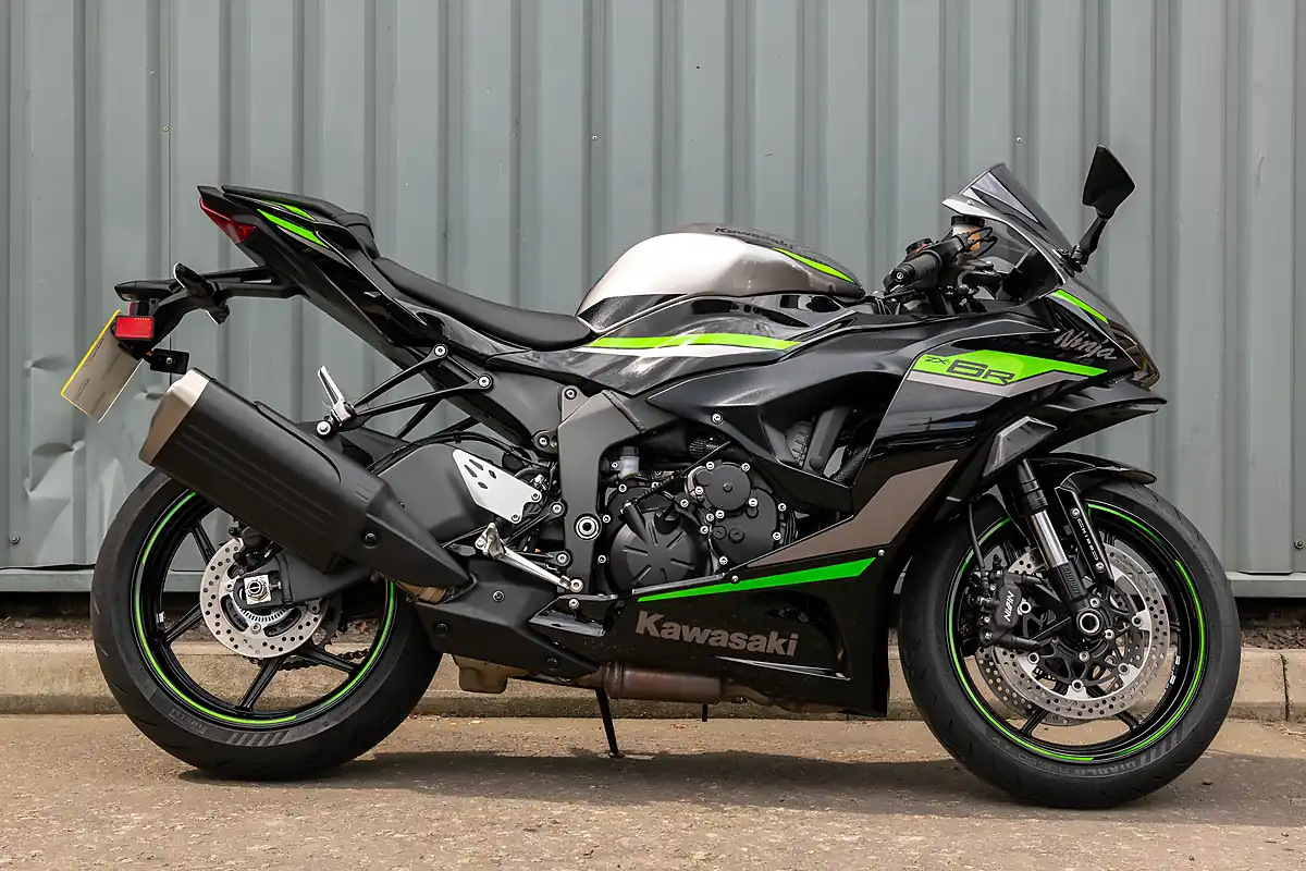 Used 2024 Kawasaki Ninja ZX-6R Grey - Interior and Exterior details 3