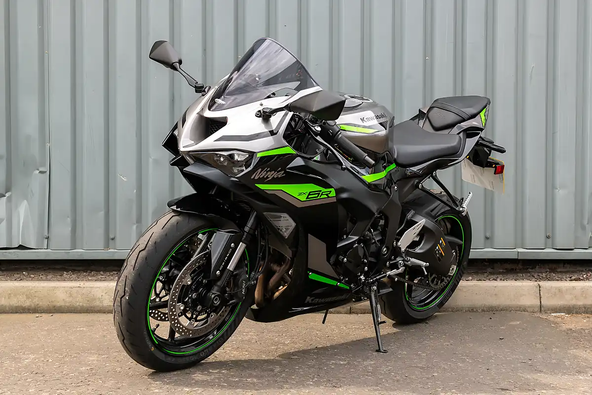 Used 2024 Kawasaki Ninja ZX-6R Grey - Interior and Exterior details 5