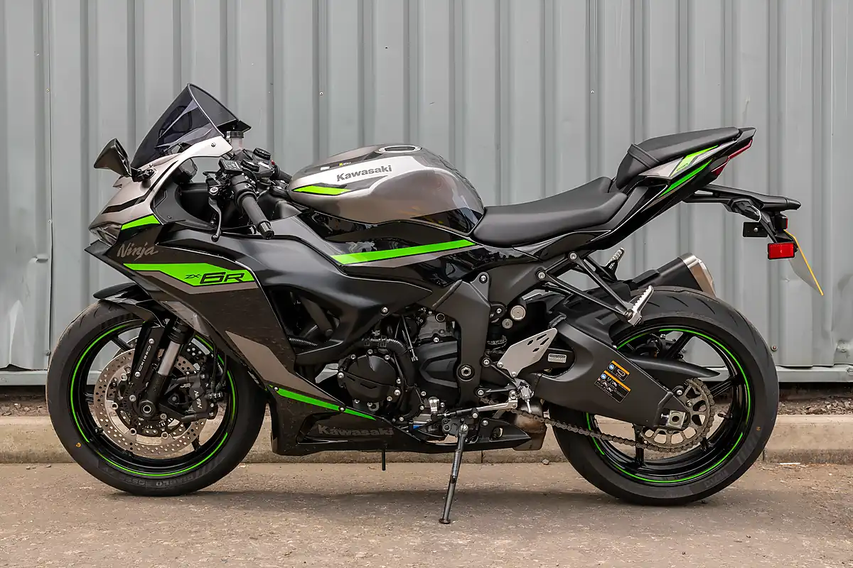 Used 2024 Kawasaki Ninja ZX-6R Grey - Interior and Exterior details 6