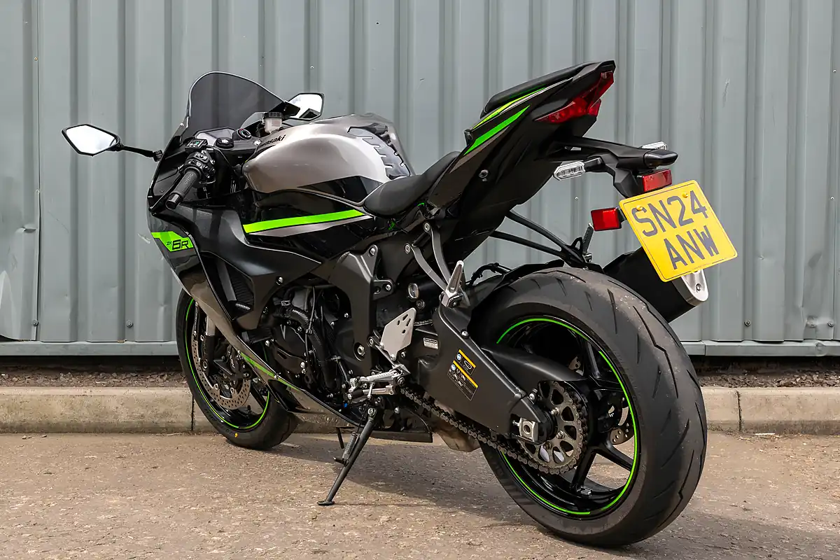 Used 2024 Kawasaki Ninja ZX-6R Grey - Interior and Exterior details 7