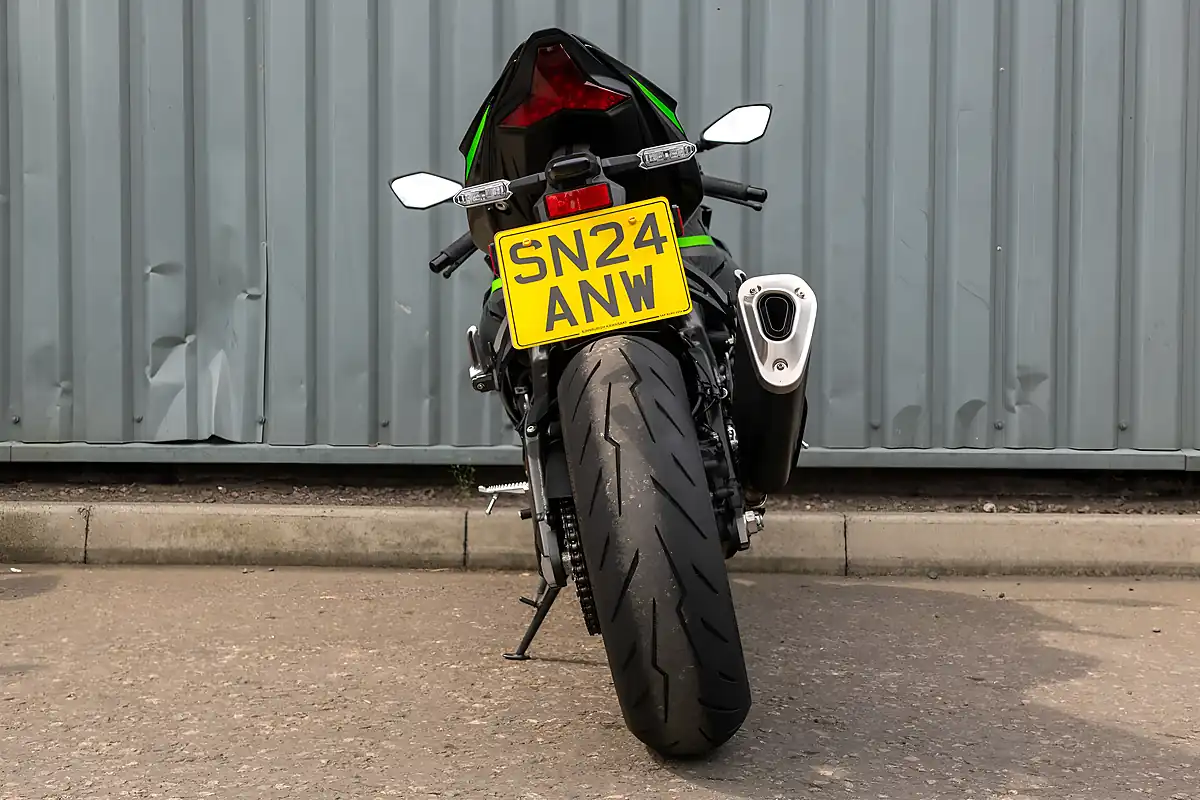 Used 2024 Kawasaki Ninja ZX-6R Grey - Interior and Exterior details 8
