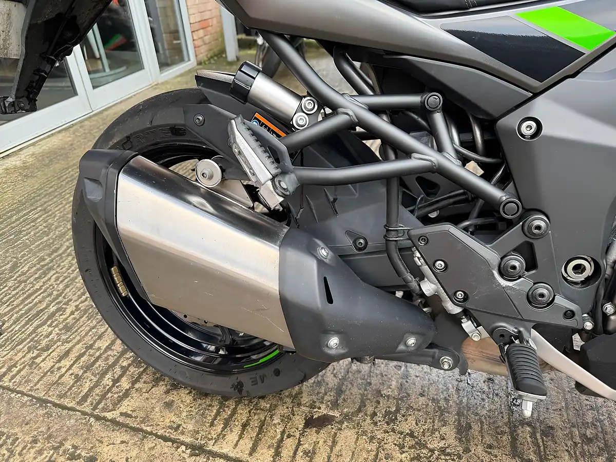 Used 2024 Kawasaki Versys 1000 Grey - Interior and Exterior details 11