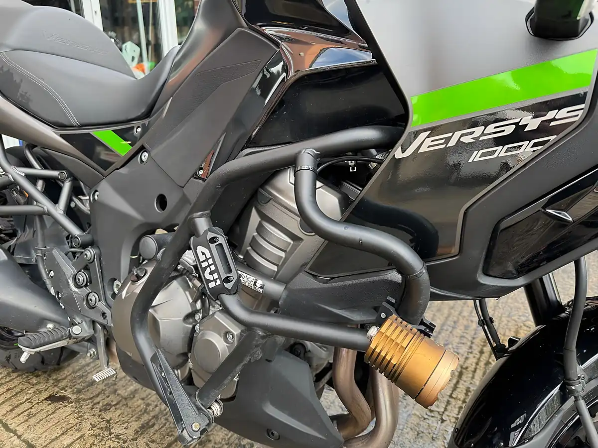 Used 2024 Kawasaki Versys 1000 Grey - Interior and Exterior details 12