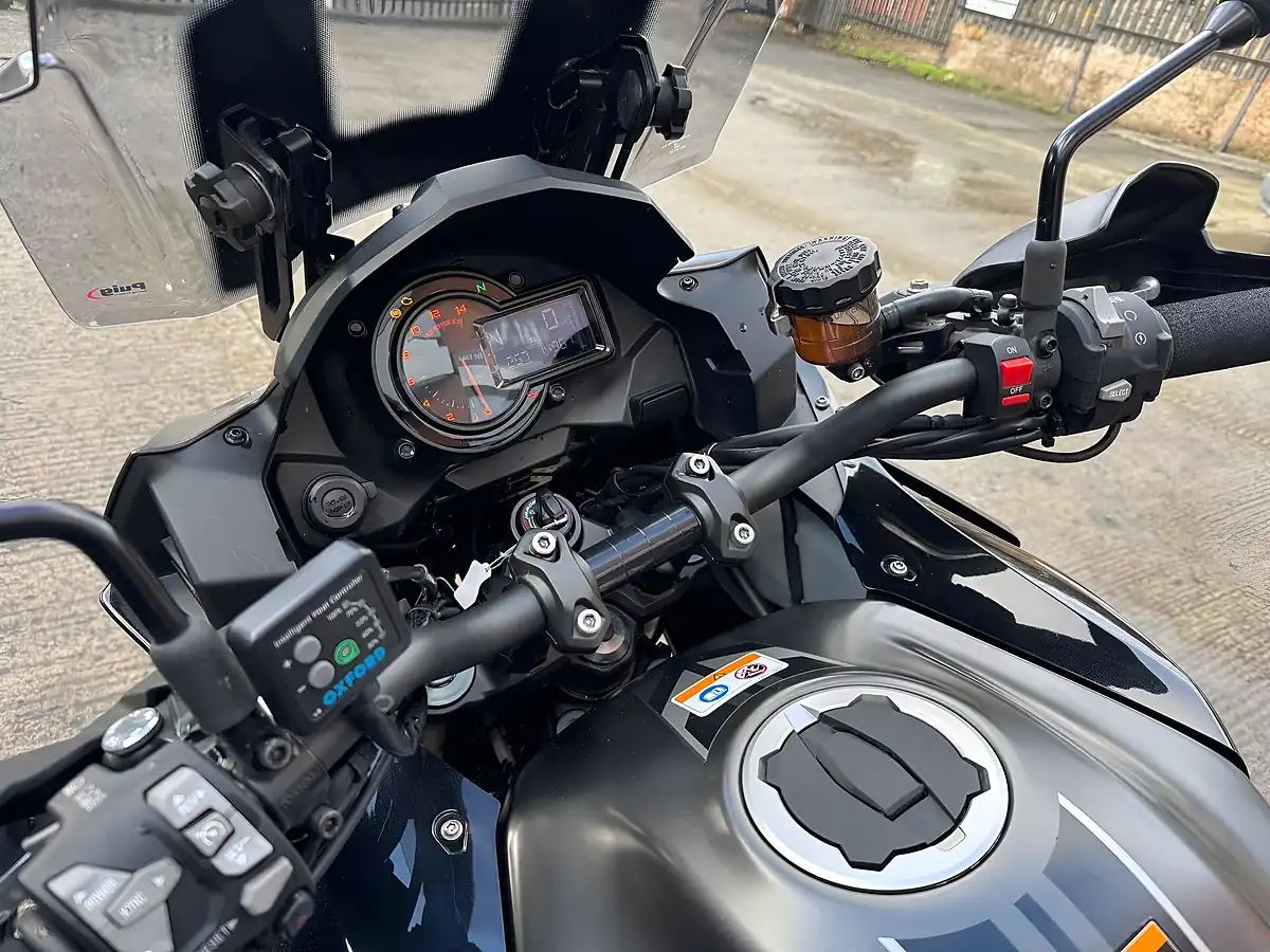 Used 2024 Kawasaki Versys 1000 Grey - Interior and Exterior details 13