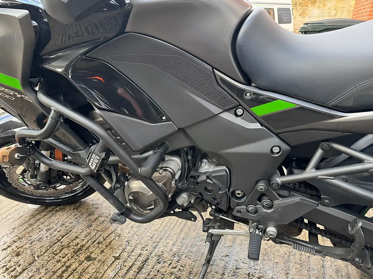 Used 2024 Kawasaki Versys 1000 Grey - Interior and Exterior details 8