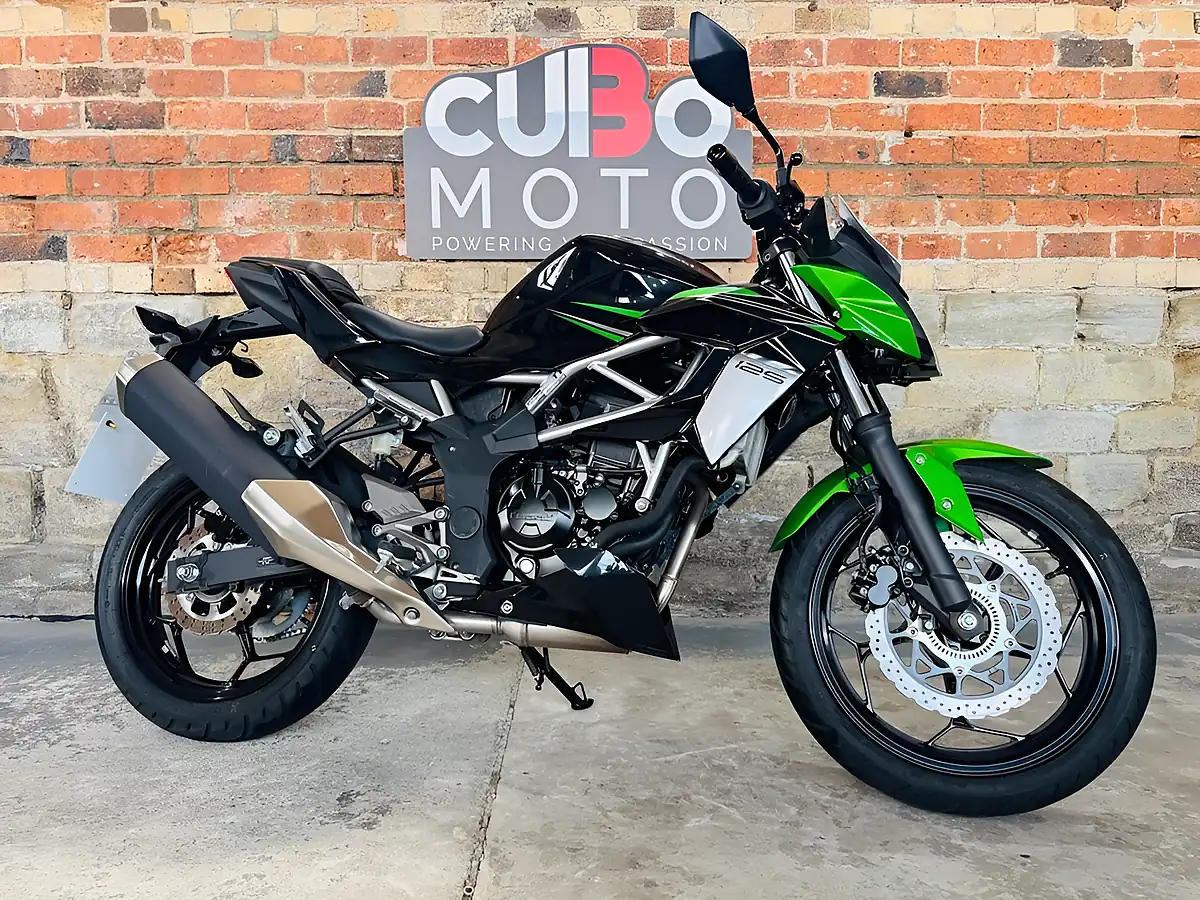 Used 2024 Kawasaki Z125 Lrfnn Green - Front View