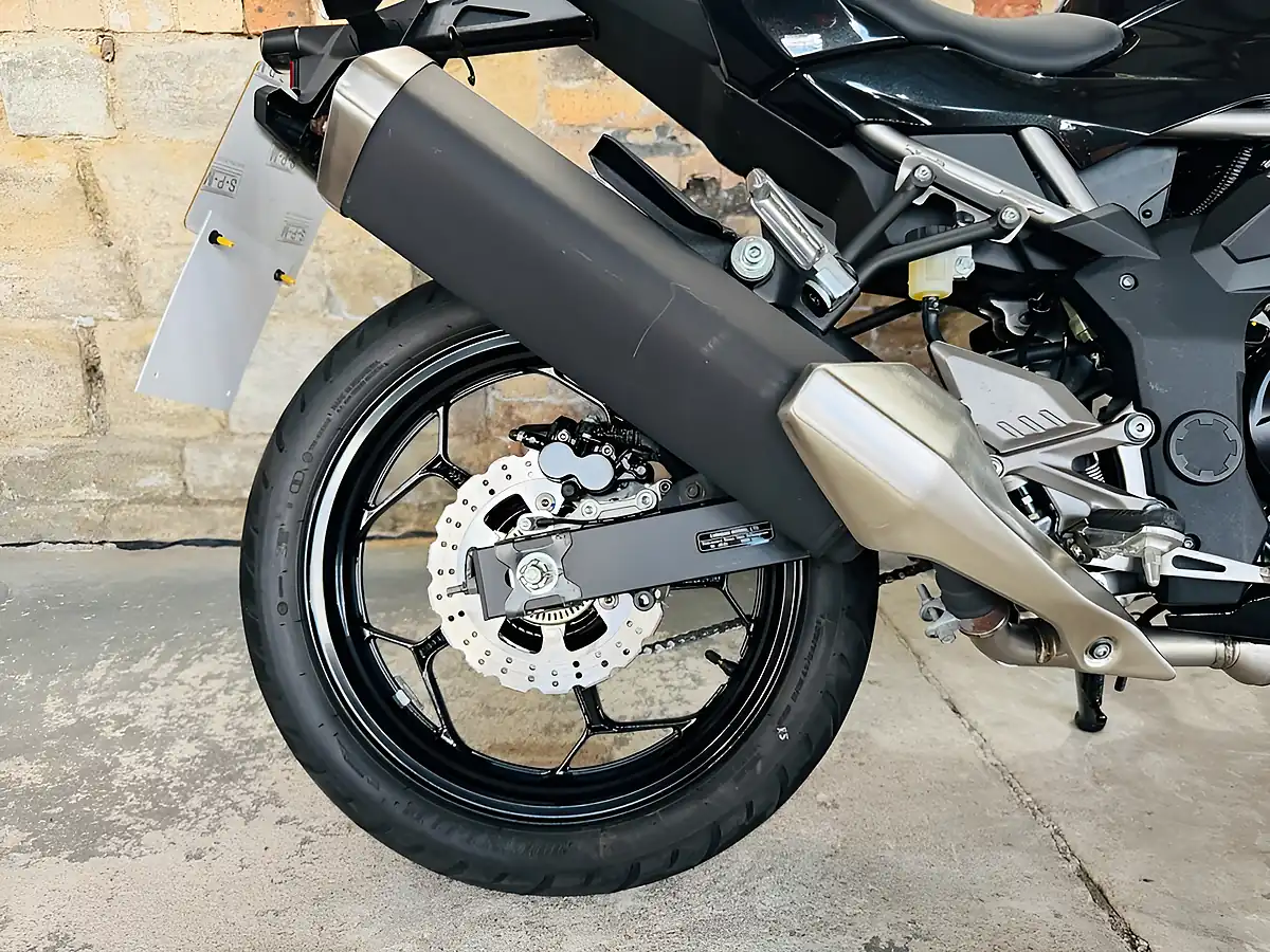 Used 2024 Kawasaki Z125 Lrfnn Green - Interior and Exterior details 10
