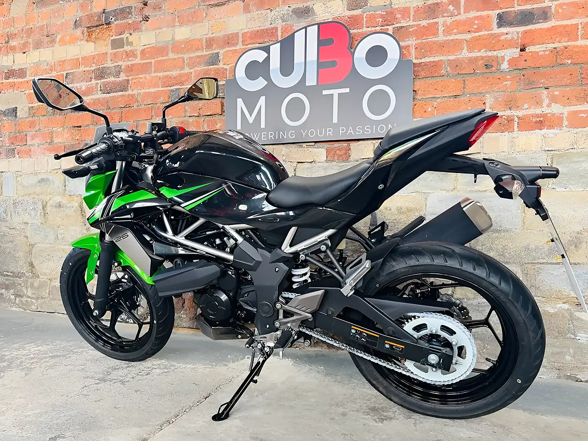 Used 2024 Kawasaki Z125 Lrfnn Green - Interior and Exterior details 13