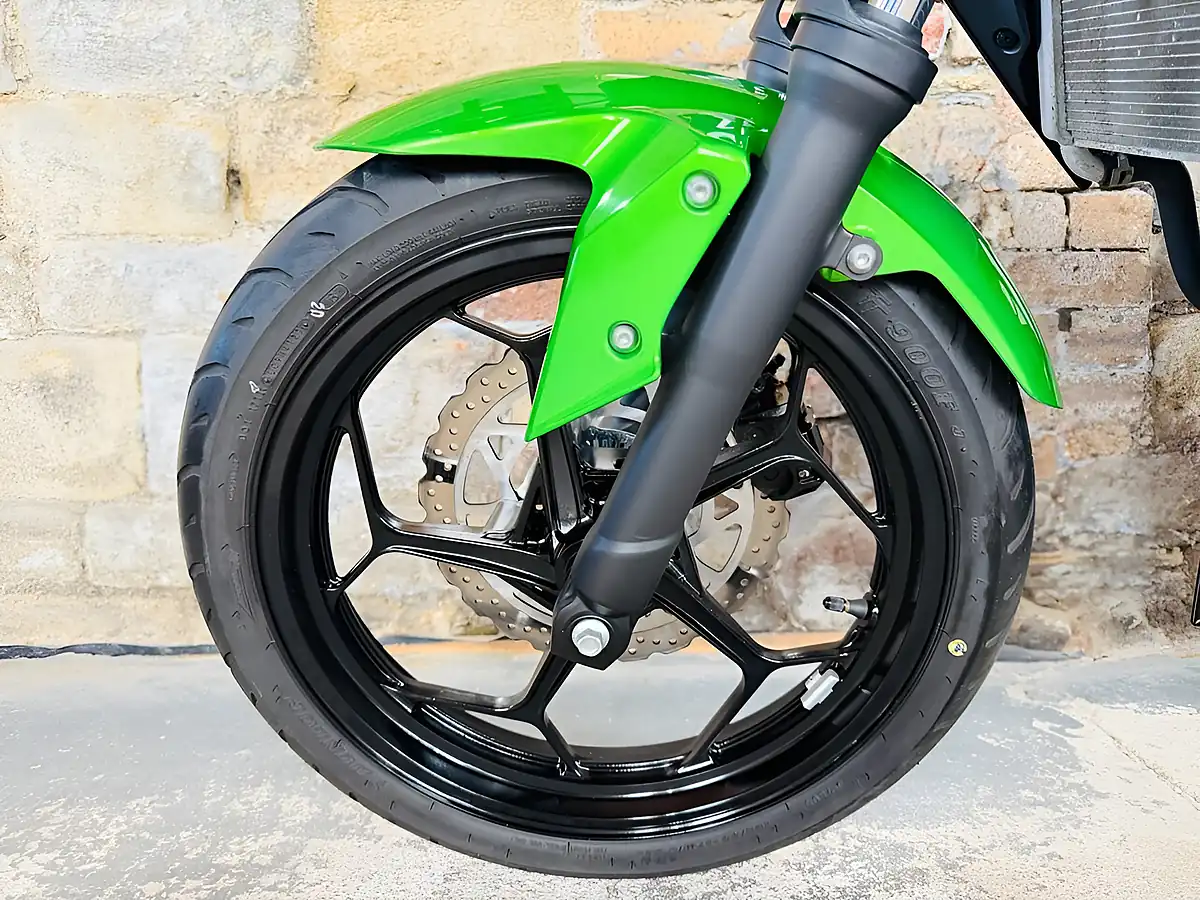 Used 2024 Kawasaki Z125 Lrfnn Green - Interior and Exterior details 14