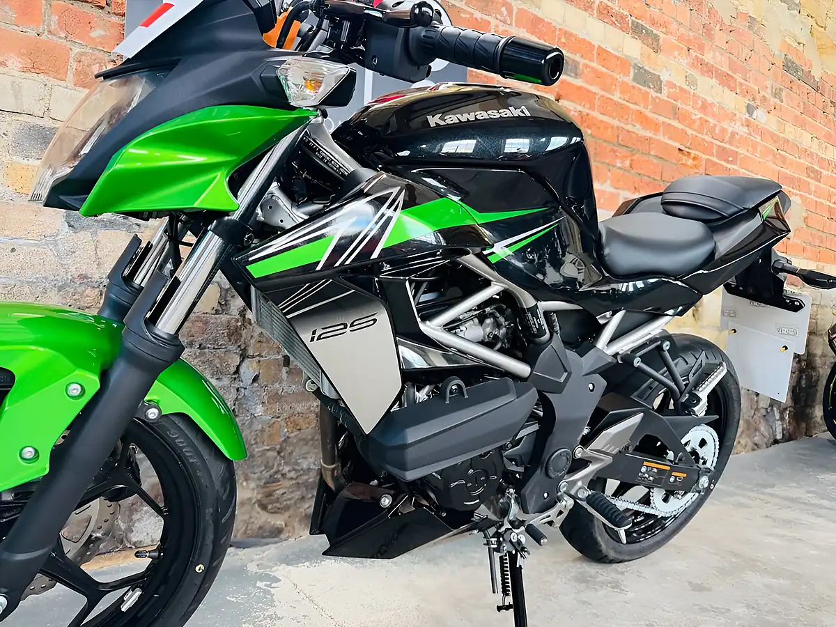 Used 2024 Kawasaki Z125 Lrfnn Green - Interior and Exterior details 15