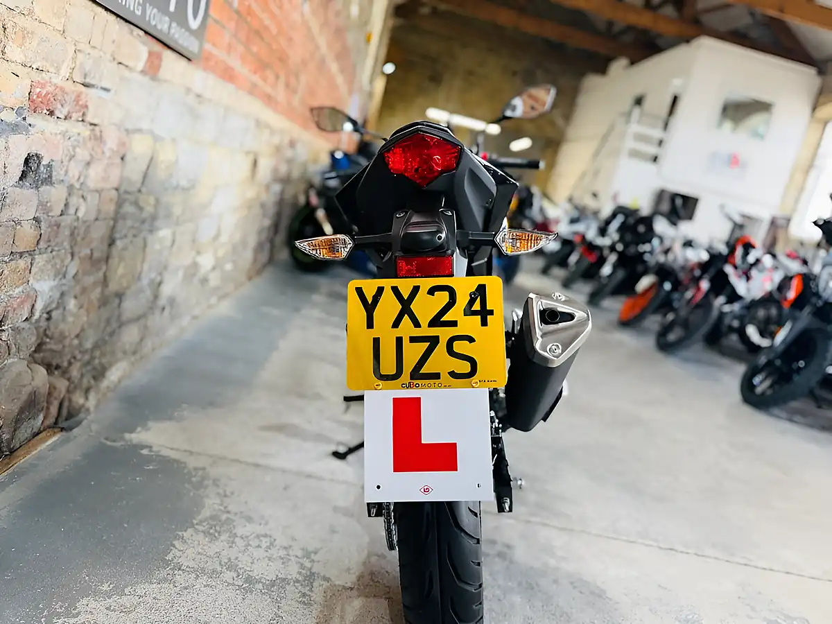 Used 2024 Kawasaki Z125 Lrfnn Green - Interior and Exterior details 18