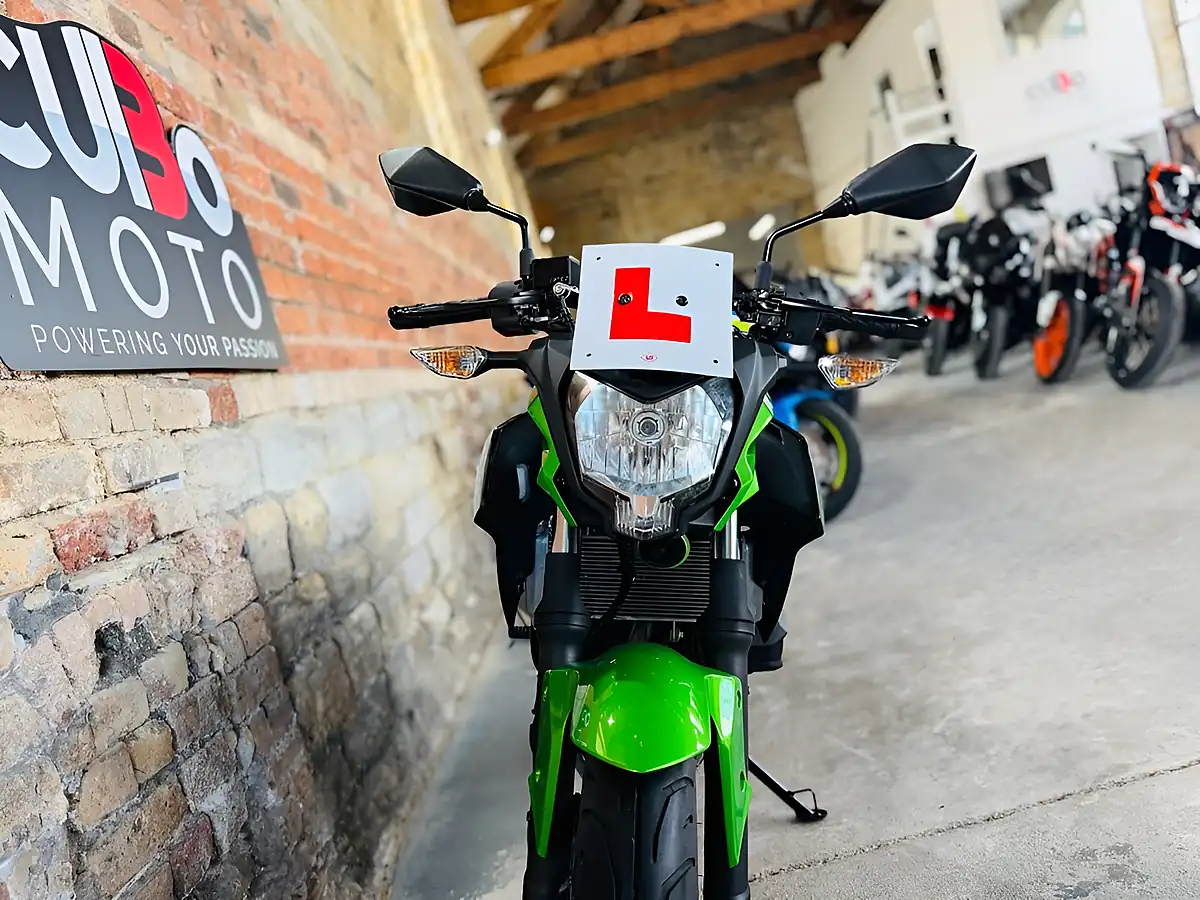 Used 2024 Kawasaki Z125 Lrfnn Green - Interior and Exterior details 19