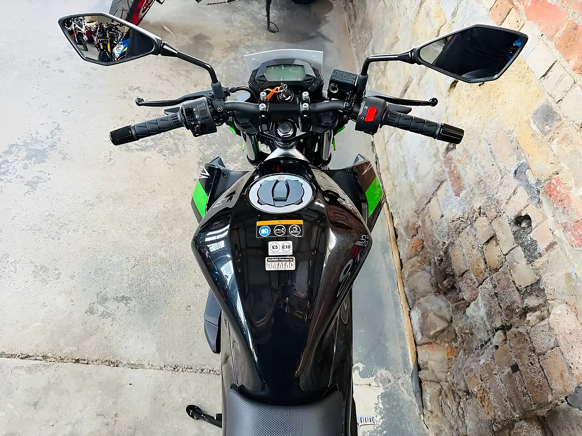 Used 2024 Kawasaki Z125 Lrfnn Green - Interior and Exterior details 20