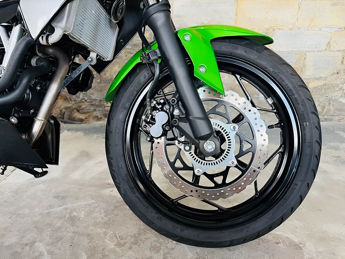 Used 2024 Kawasaki Z125 Lrfnn Green - Interior and Exterior details 5