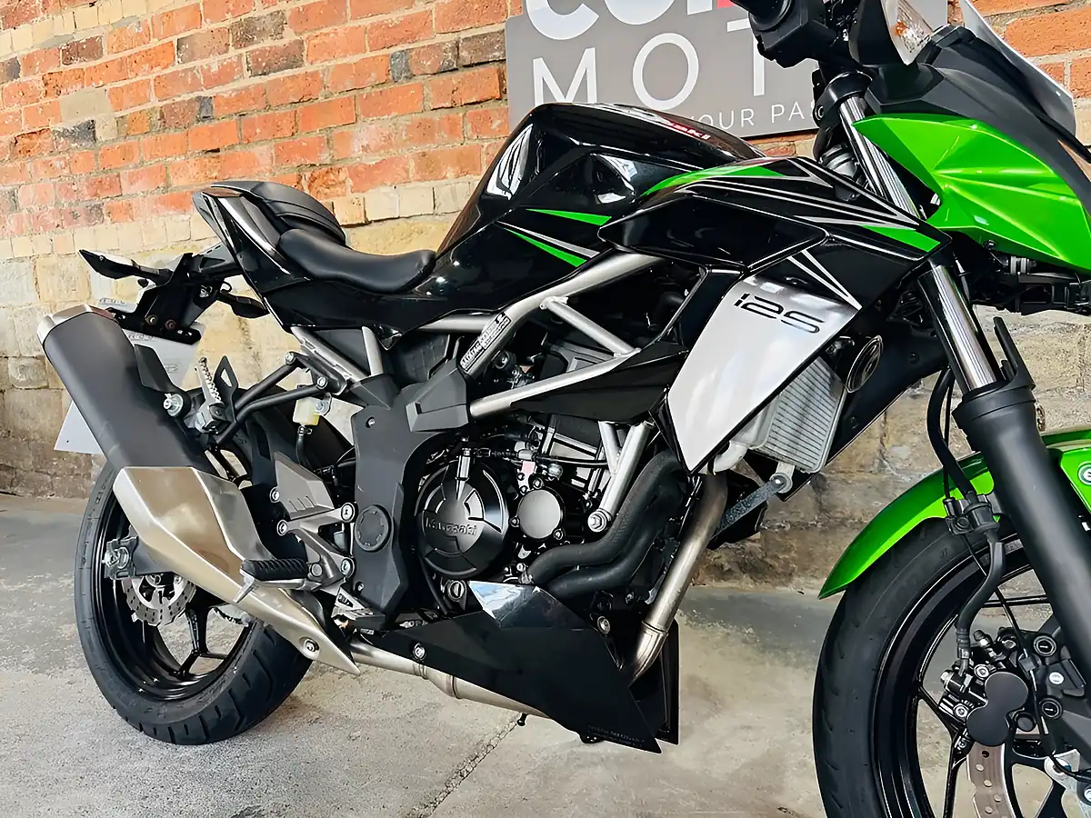 Used 2024 Kawasaki Z125 Lrfnn Green - Interior and Exterior details 6