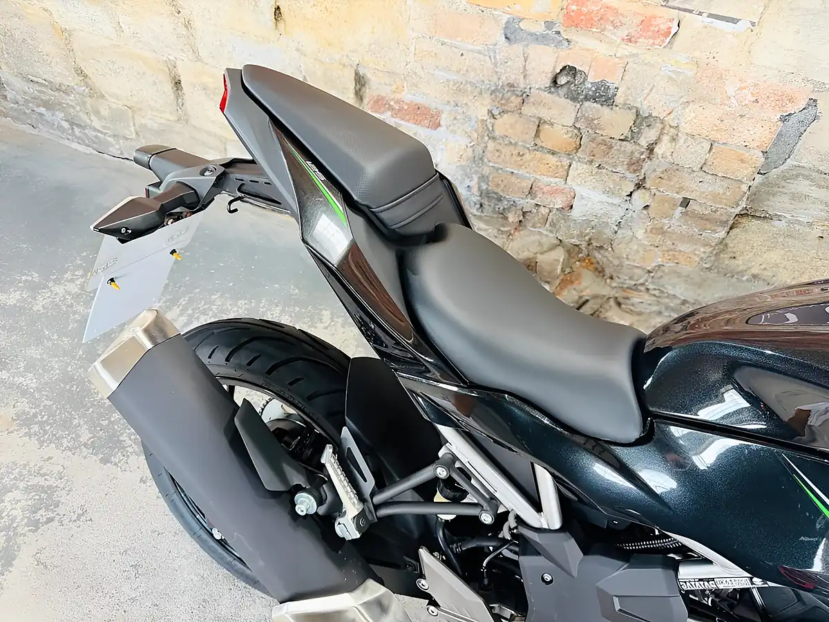 Used 2024 Kawasaki Z125 Lrfnn Green - Interior and Exterior details 9