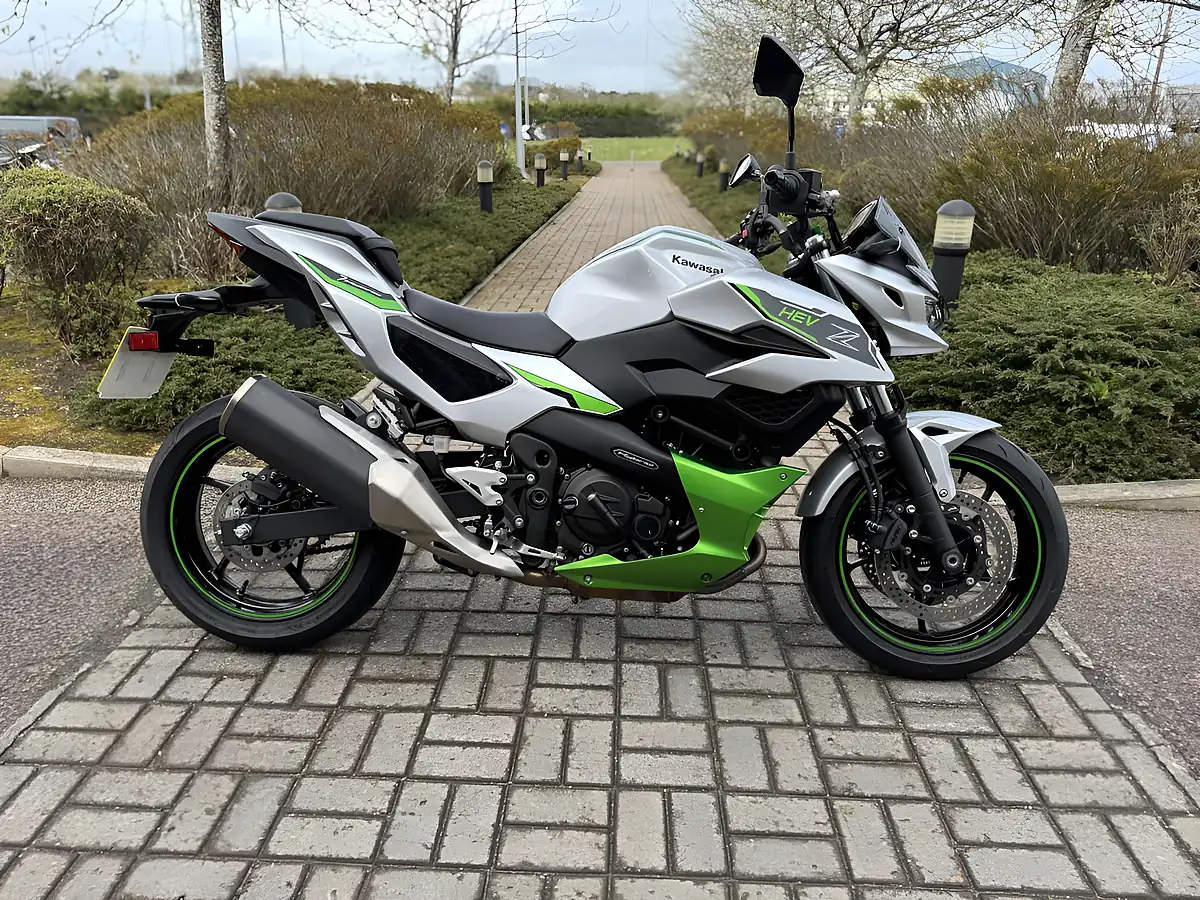 Used 2024 Kawasaki Z7 Silver/Green - Front View