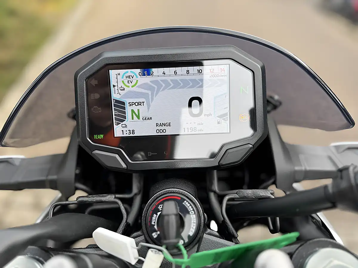 Used 2024 Kawasaki Z7 Silver/Green - Interior and Exterior details 11