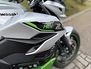Used 2024 Kawasaki Z7 Silver/Green - Interior and Exterior details 13
