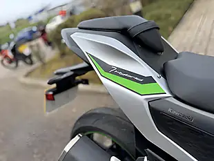 Used 2024 Kawasaki Z7 Silver/Green - Interior and Exterior details 14