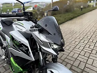 Used 2024 Kawasaki Z7 Silver/Green - Interior and Exterior details 17