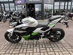 Used 2024 Kawasaki Z7 Silver/Green - Interior and Exterior details 6