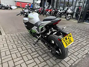 Used 2024 Kawasaki Z7 Silver/Green - Interior and Exterior details 7