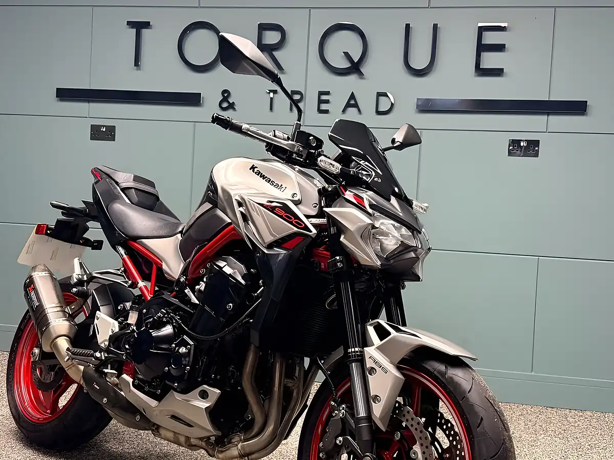 Used 2024 Kawasaki Z900 Performance Edition Silver - Interior and Exterior details 10