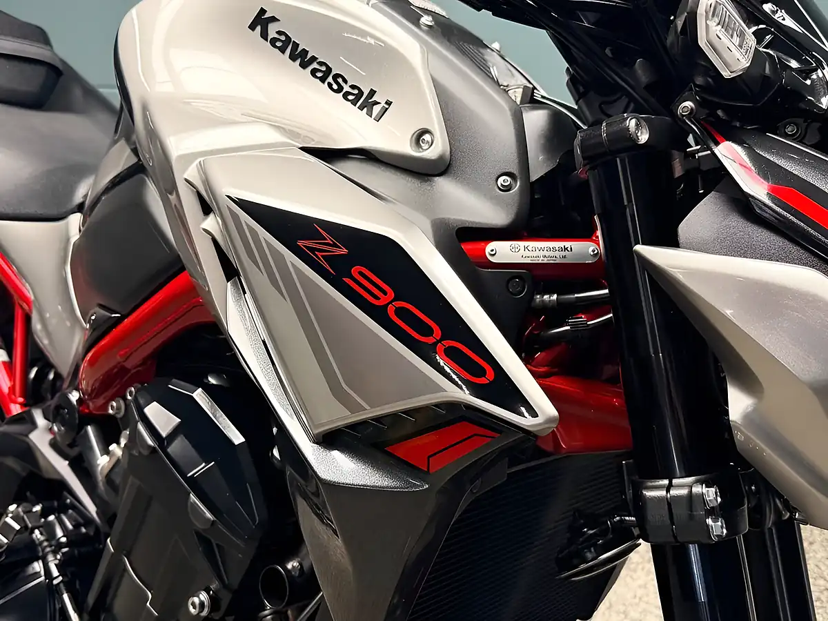 Used 2024 Kawasaki Z900 Performance Edition Silver - Interior and Exterior details 11