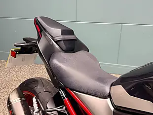 Used 2024 Kawasaki Z900 Performance Edition Silver - Interior and Exterior details 13