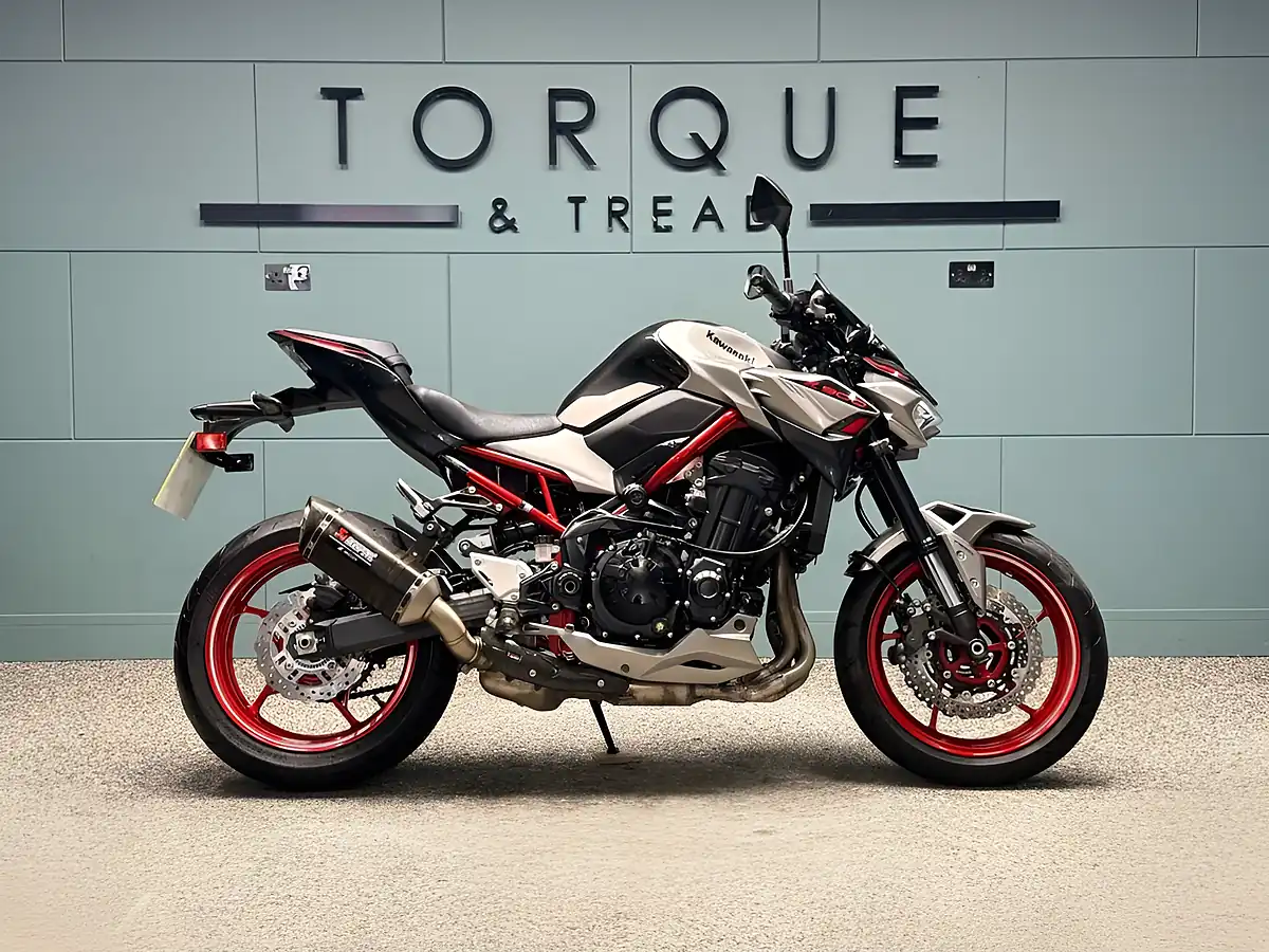 Used 2024 Kawasaki Z900 Performance Edition Silver - Interior and Exterior details 2
