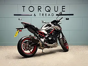 Used 2024 Kawasaki Z900 Performance Edition Silver - Interior and Exterior details 3