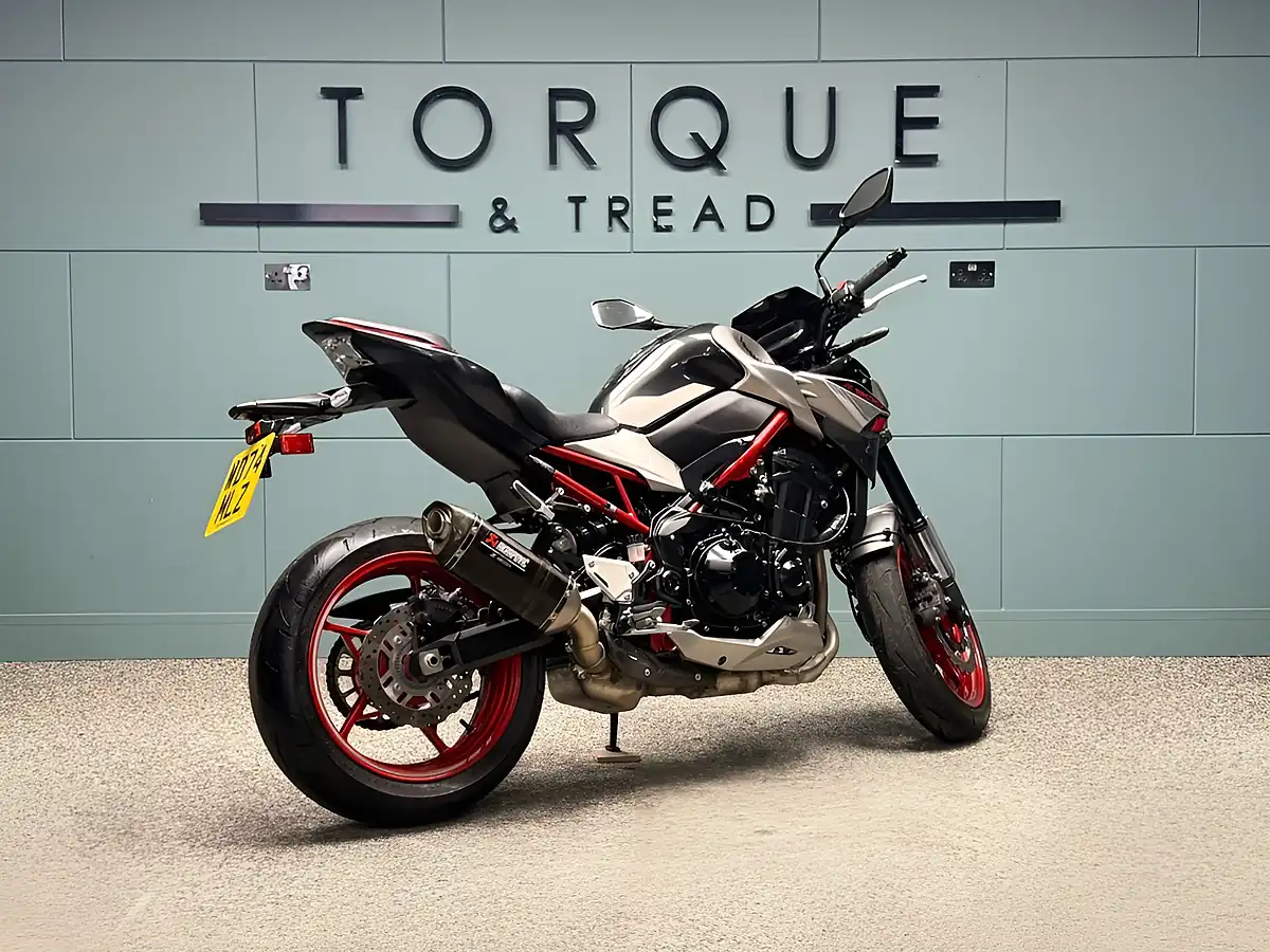 Used 2024 Kawasaki Z900 Performance Edition Silver - Interior and Exterior details 3