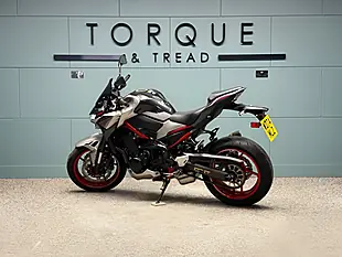 Used 2024 Kawasaki Z900 Performance Edition Silver - Interior and Exterior details 7