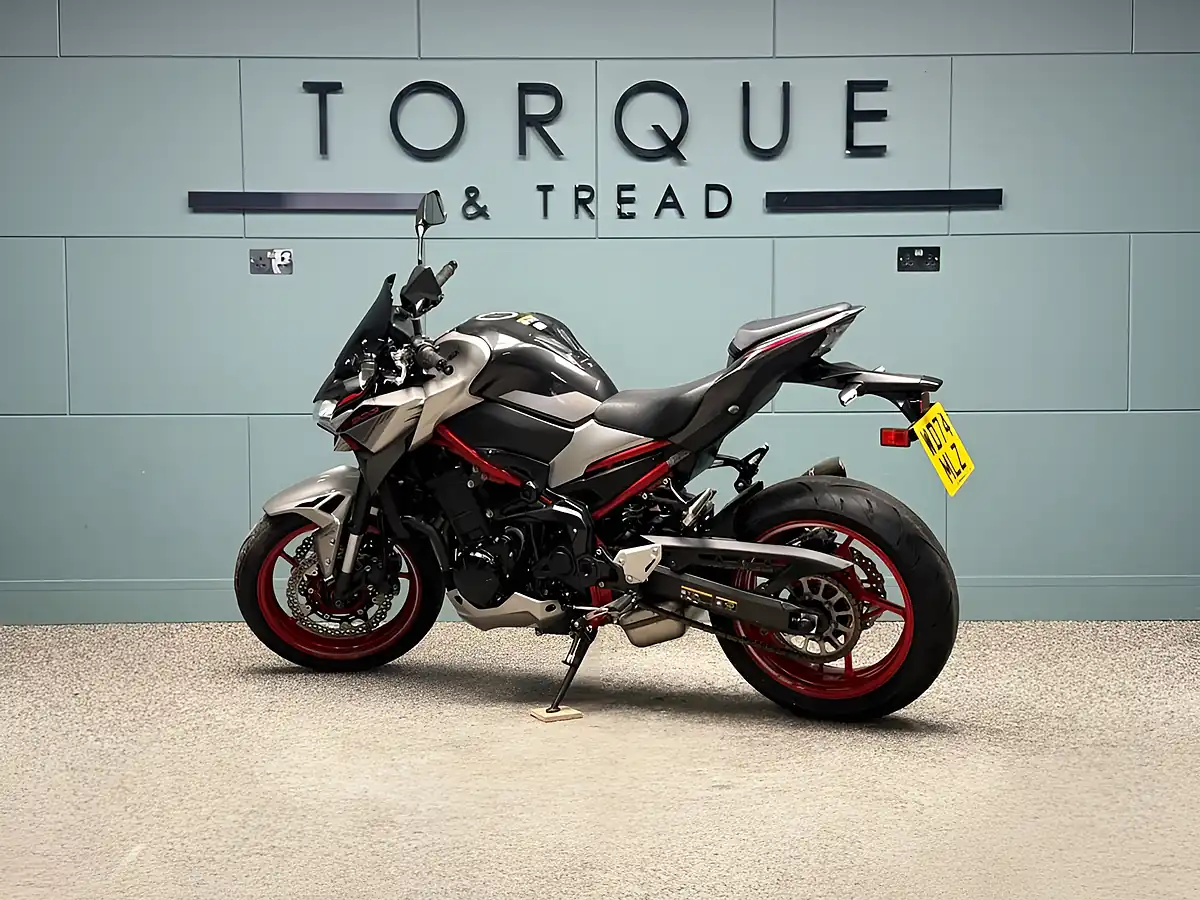 Used 2024 Kawasaki Z900 Performance Edition Silver - Interior and Exterior details 7