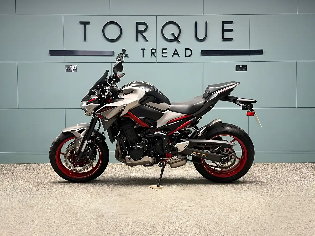 Used 2024 Kawasaki Z900 Performance Edition Silver - Interior and Exterior details 8