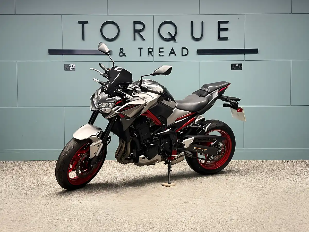 Used 2024 Kawasaki Z900 Performance Edition Silver - Interior and Exterior details 9