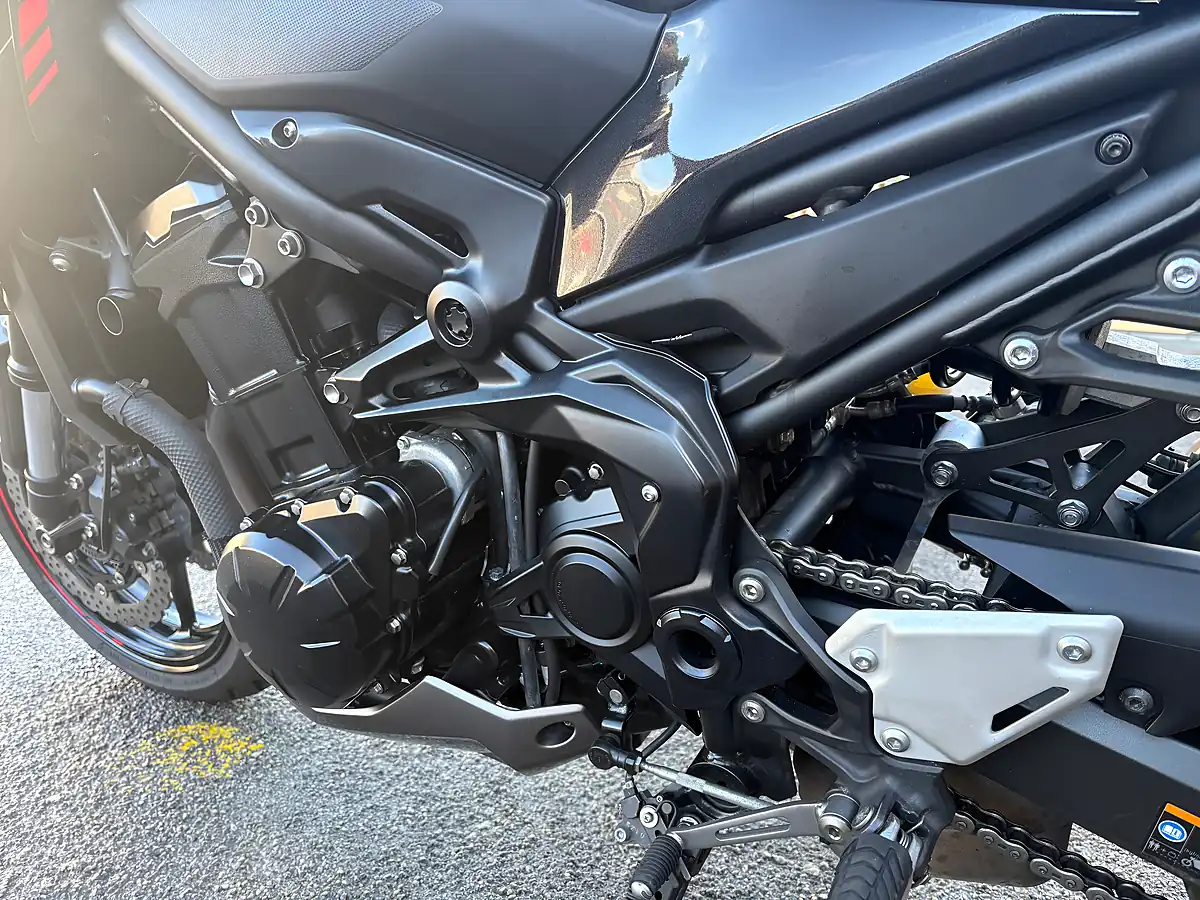 Used 2024 Kawasaki Z900 Super Naked Silver - Interior and Exterior details 11