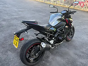 Used 2024 Kawasaki Z900 Super Naked Silver - Interior and Exterior details 3