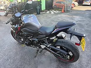 Used 2024 Kawasaki Z900 Super Naked Silver - Interior and Exterior details 4