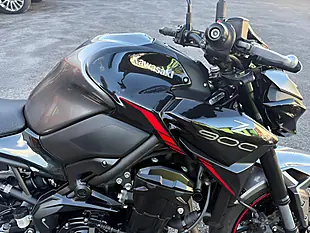 Used 2024 Kawasaki Z900 Super Naked Silver - Interior and Exterior details 8