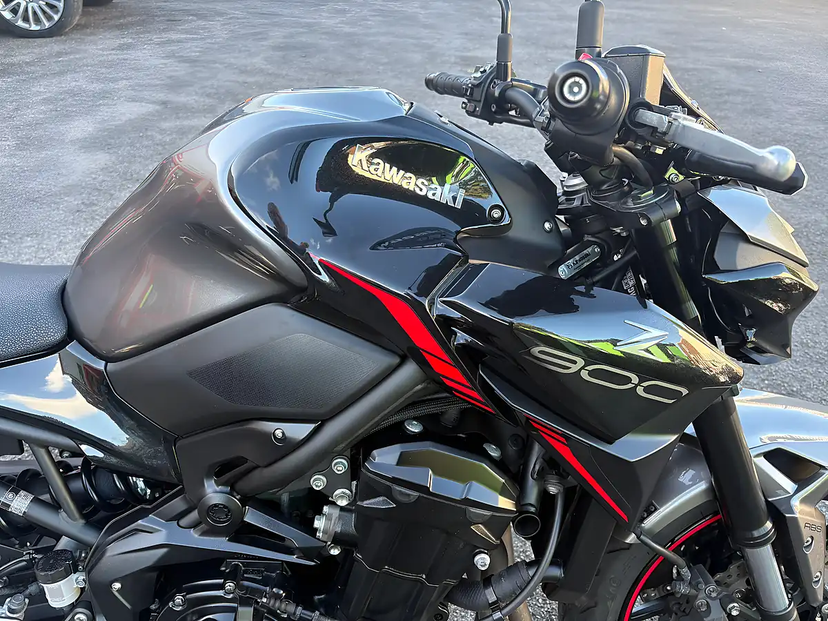 Used 2024 Kawasaki Z900 Super Naked Silver - Interior and Exterior details 8