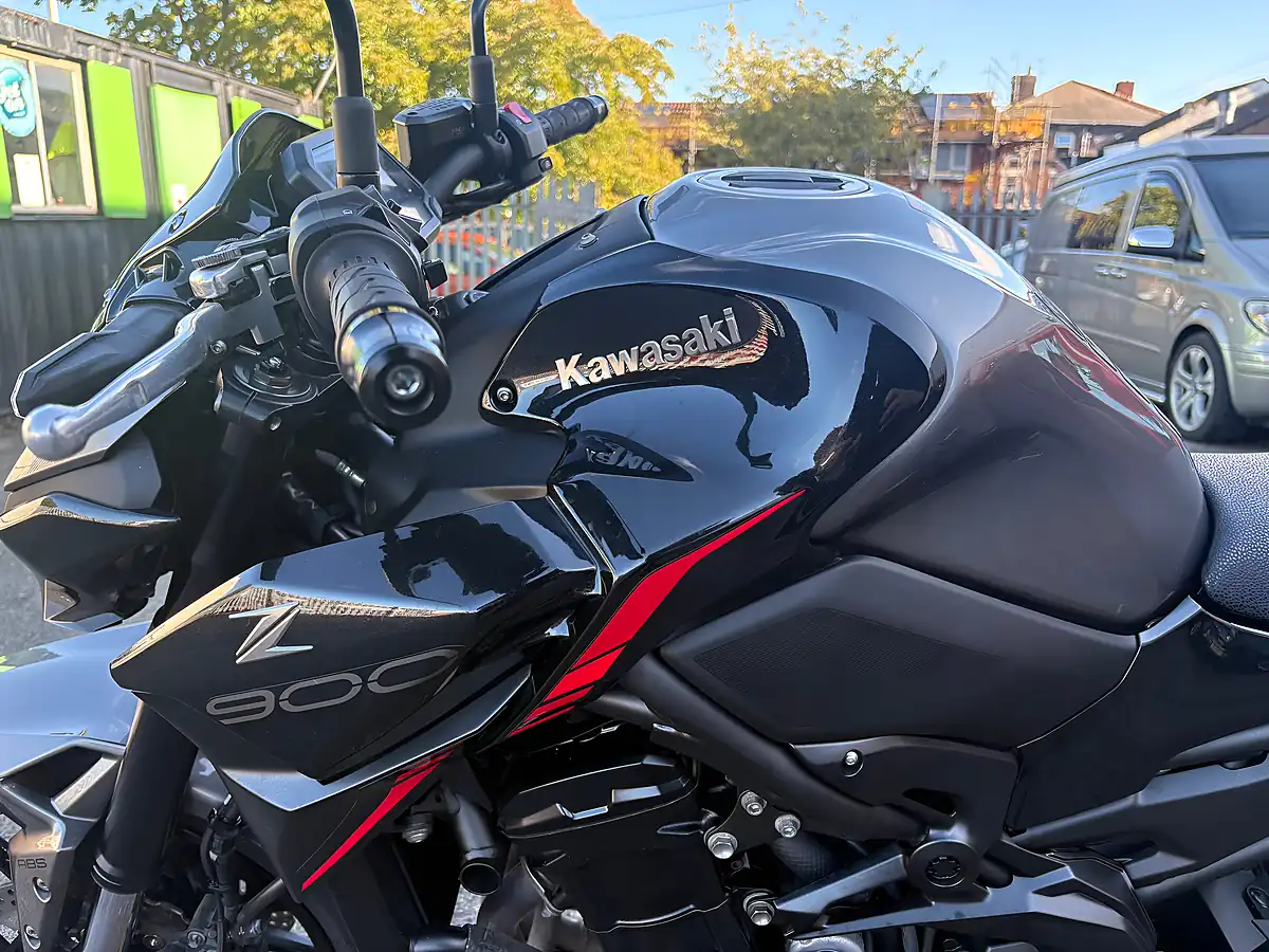Used 2024 Kawasaki Z900 Super Naked Silver - Interior and Exterior details 9