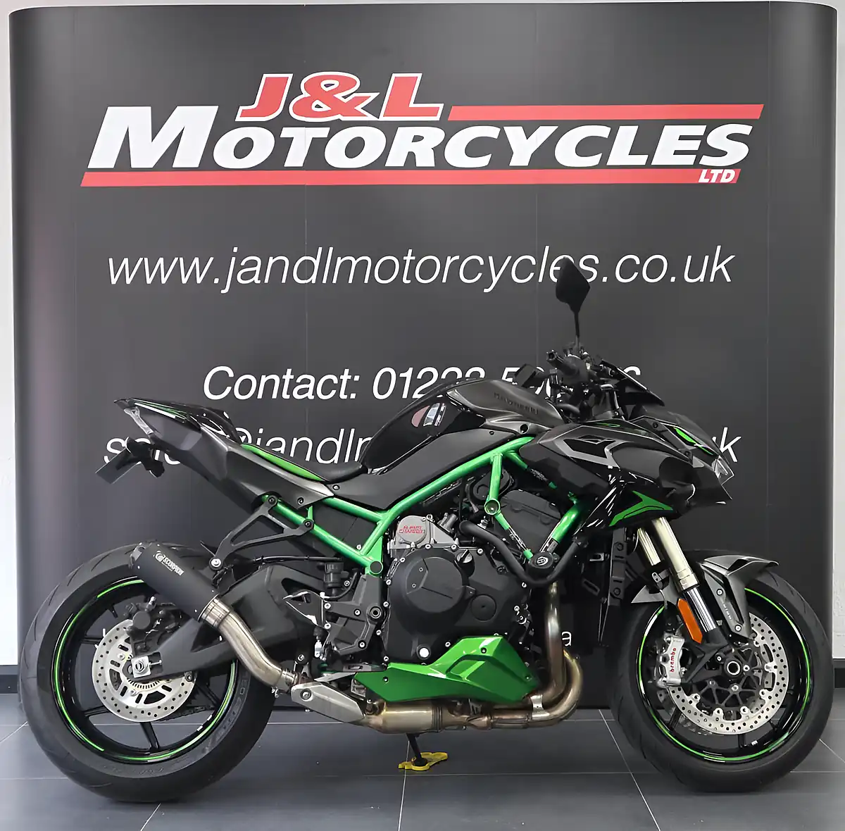 Used 2024 Kawasaki ZH2 Se Grey - Interior and Exterior details 2